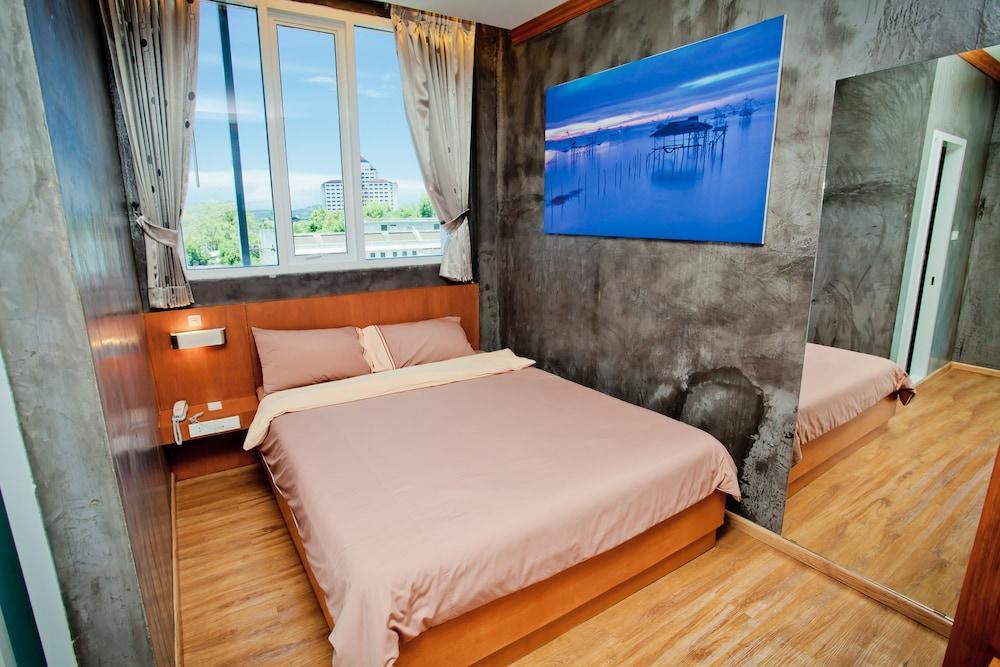 Chaphone Guesthouse Phuket Екстериор снимка