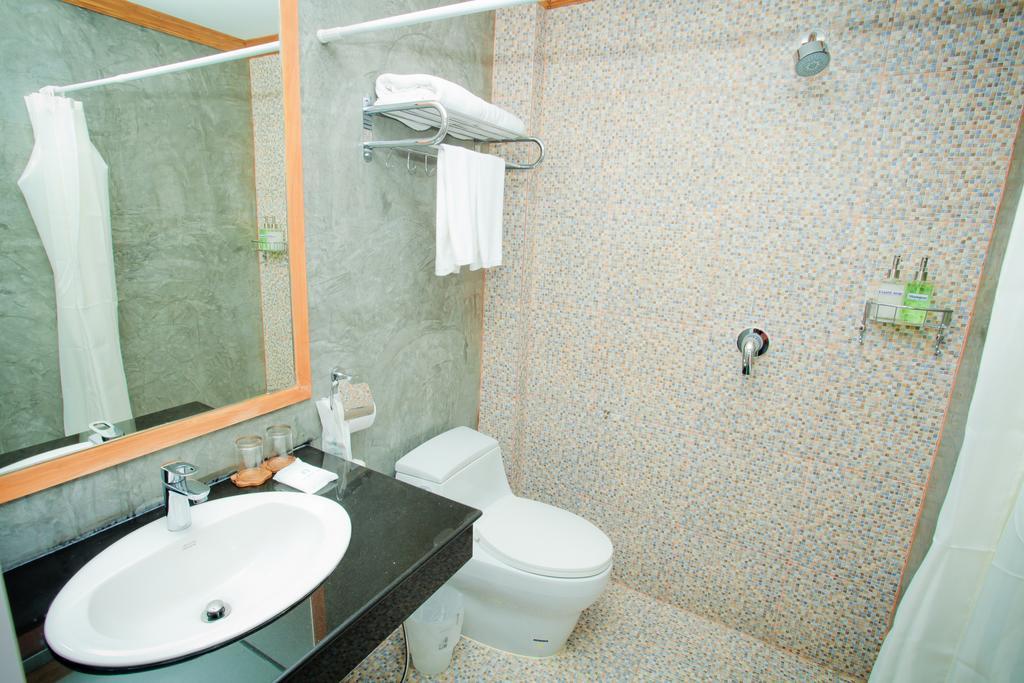 Chaphone Guesthouse Phuket Екстериор снимка