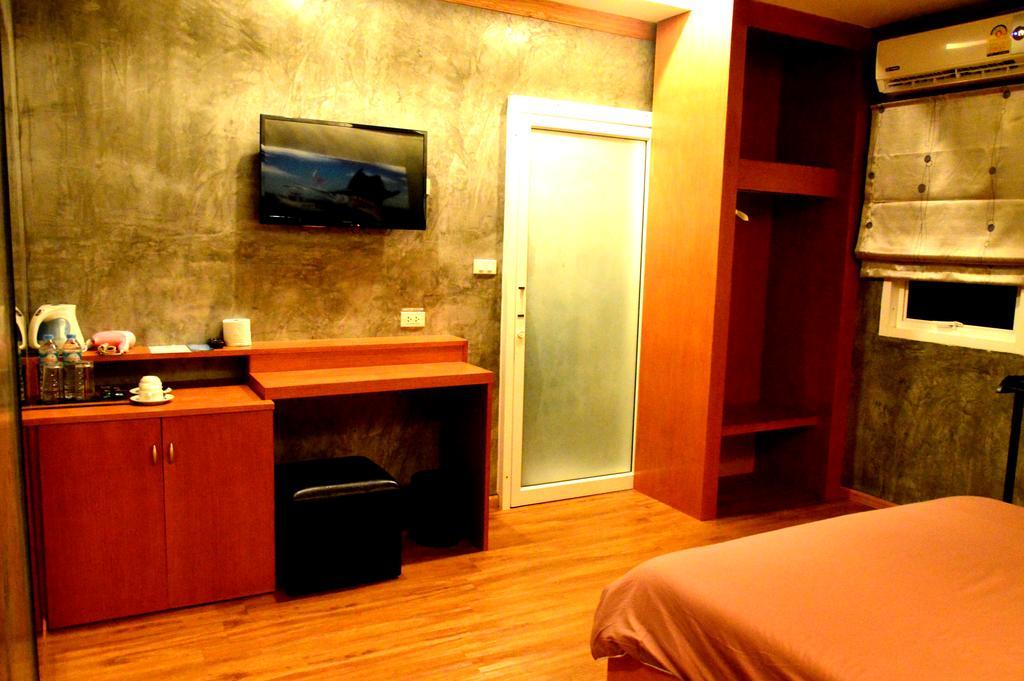 Chaphone Guesthouse Phuket Екстериор снимка