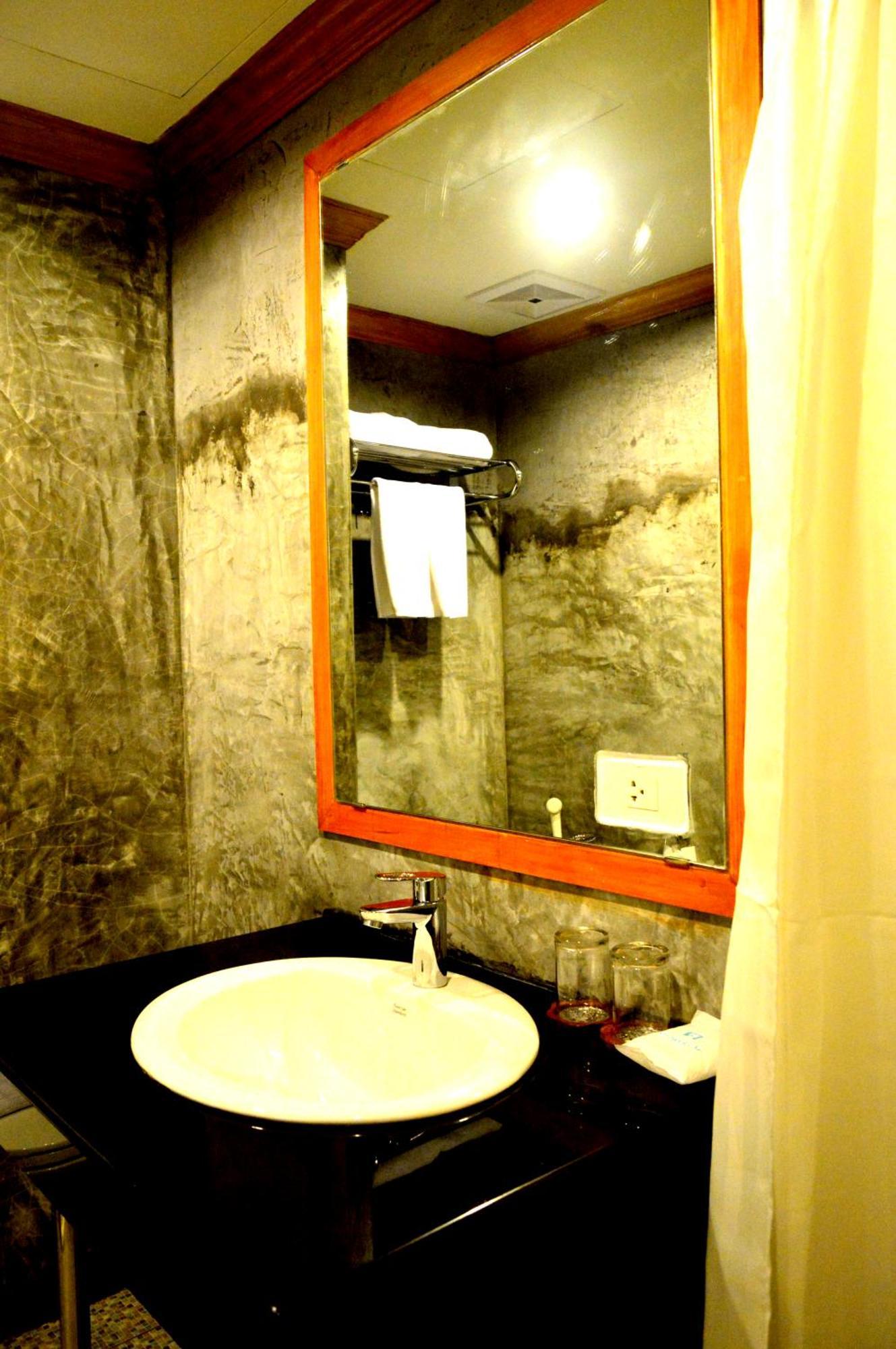 Chaphone Guesthouse Phuket Екстериор снимка