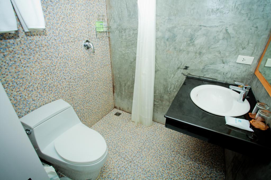 Chaphone Guesthouse Phuket Стая снимка