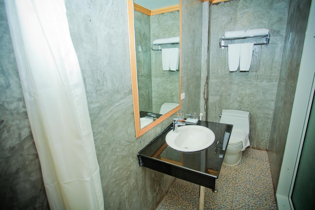 Chaphone Guesthouse Phuket Стая снимка