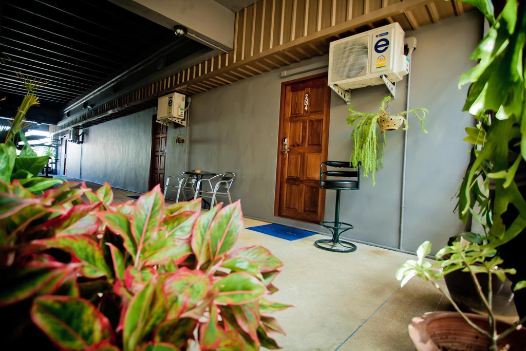 Chaphone Guesthouse Phuket Екстериор снимка