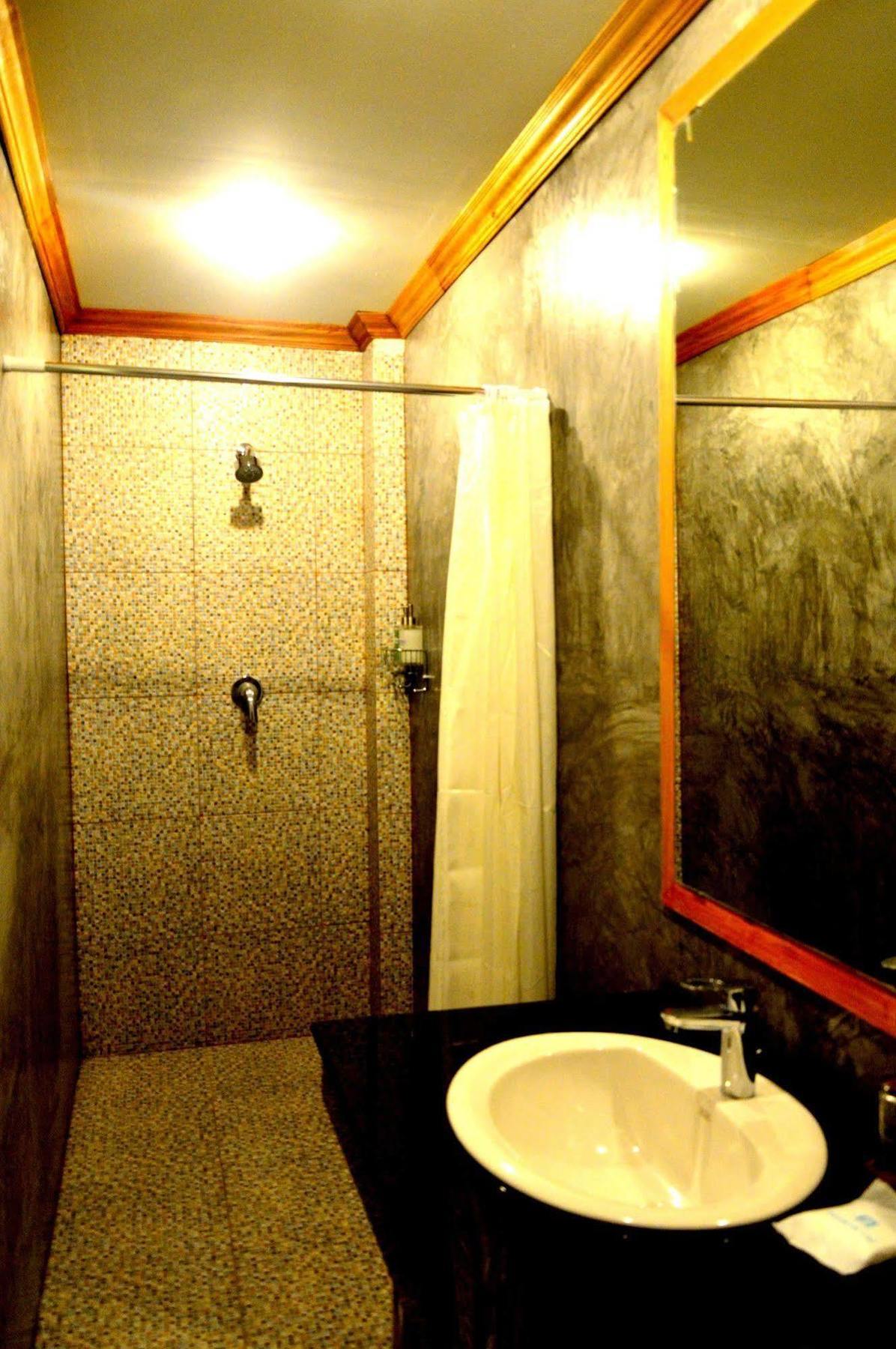 Chaphone Guesthouse Phuket Екстериор снимка