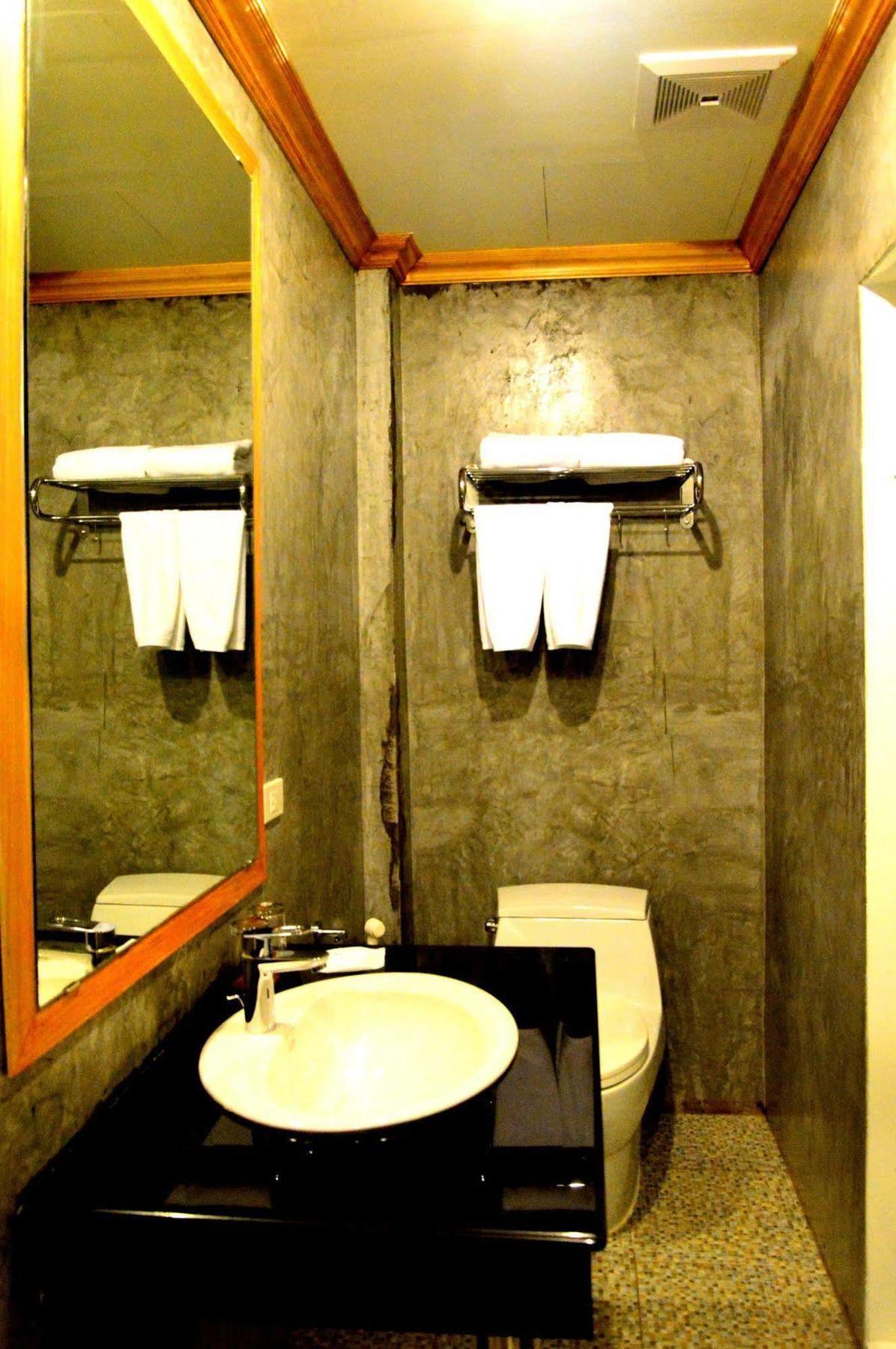 Chaphone Guesthouse Phuket Екстериор снимка