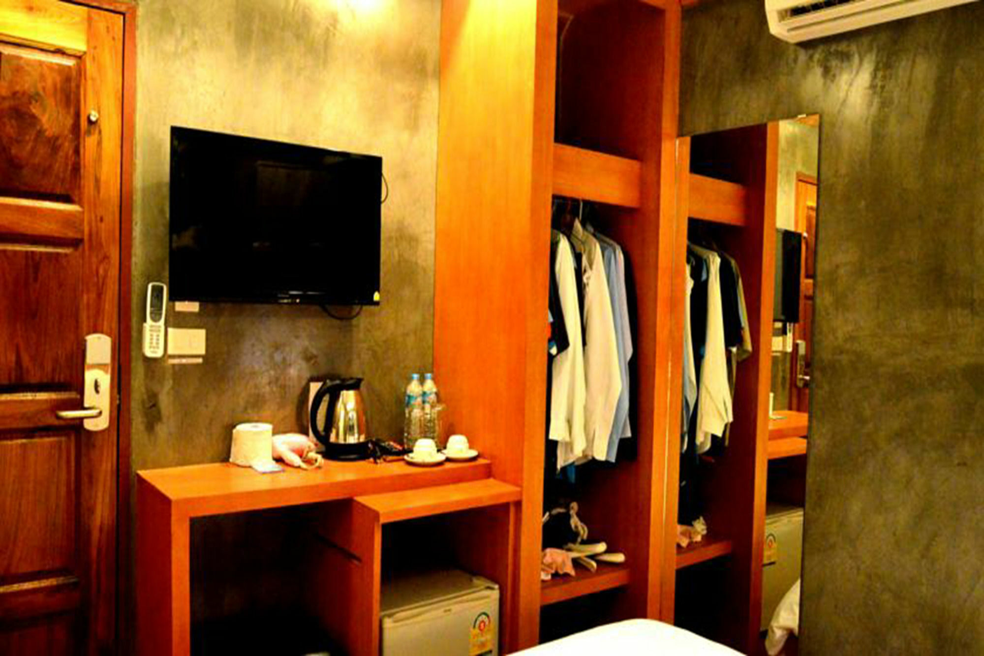 Chaphone Guesthouse Phuket Екстериор снимка